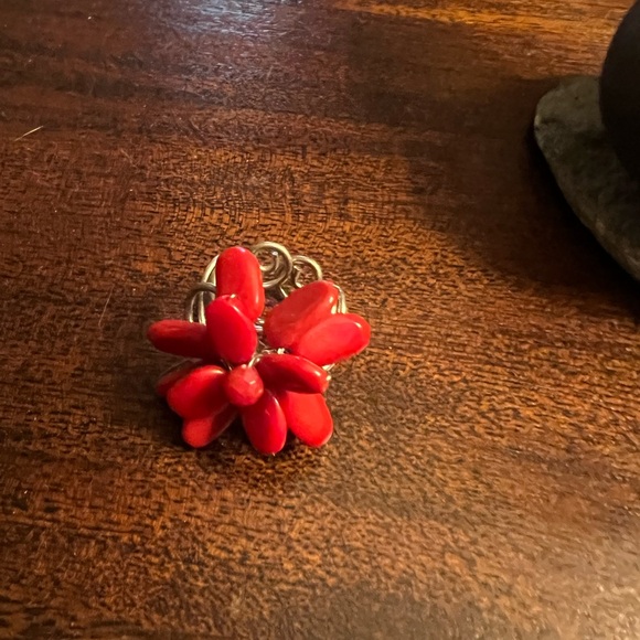 Vintage Resin Red Flower and Metal Ring Adjustable Size Medium - Picture 4 of 8